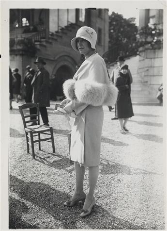 (FASHION) Group of 25 contact prints of fashionably dressed ladies of the Belle Epoque at Longchamps and Auteuil, including photographs